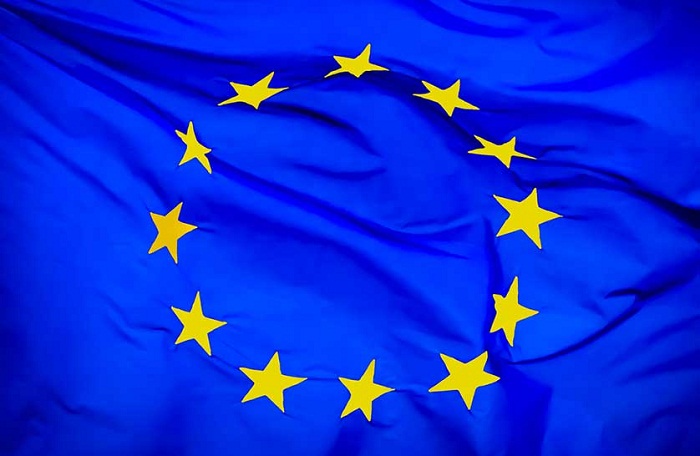 EU urges countries to keep COVID in check over festive season
